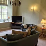 Braithwaite Hall Apartman *